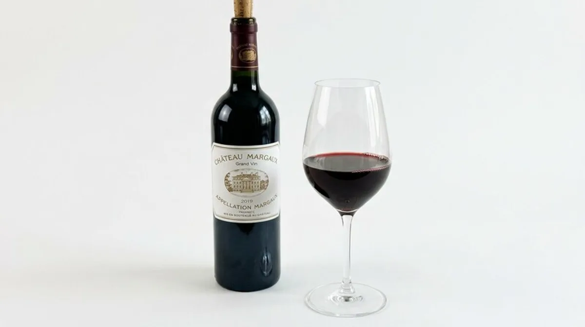 Rotwein-Glas — Alkohol als weltweit meistgenutzte psychoaktive Substanz