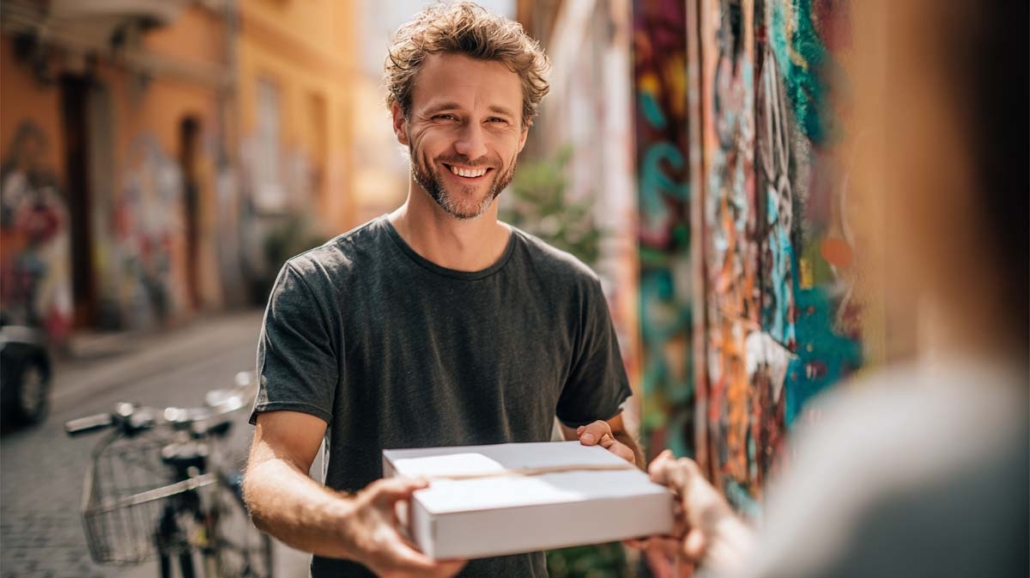cannabis-weed-online-lieferung-paketbotetuer
